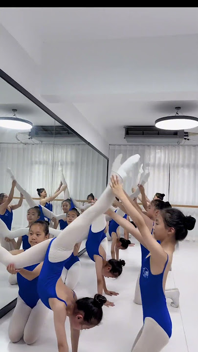 Partner-Assisted Flexibility Training for Dance Students  #chinesedancer #flexibility