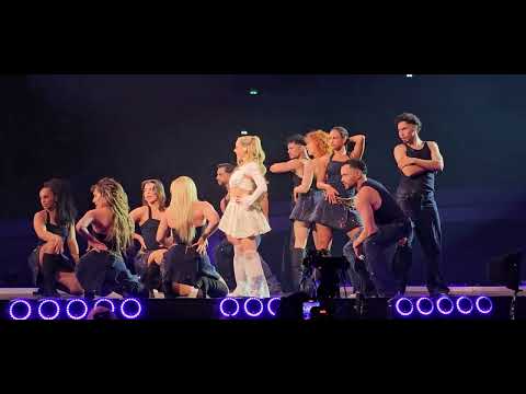 Ayliva - What I Like (The Ayliva Tour 2025 - Westfalenhalle Dortmund - Concert - 2025-10-28)