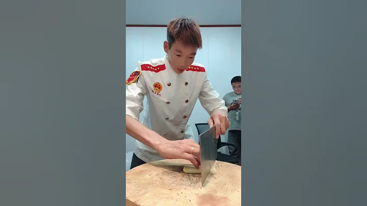 Amazing Fruit Cutting Skills - Fruit Master of China! thumbnail