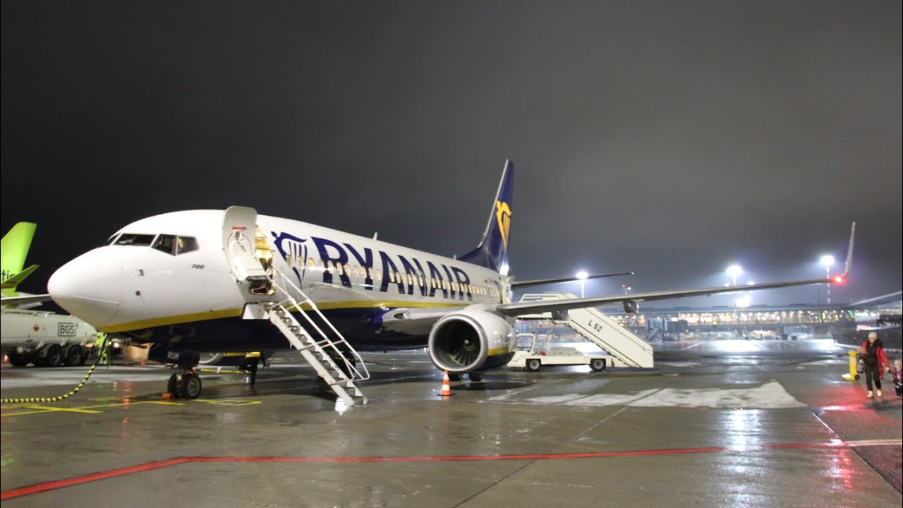 RARE AIRCRAFT | Ryanair FR8256 Operated by Buzz Boeing 737-73S SP-RUM ...