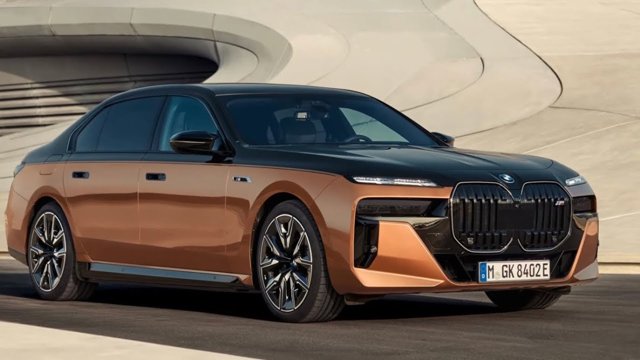 BMW i7 M70 revealed as the quickest electric BMW ever made! Cinema on ...