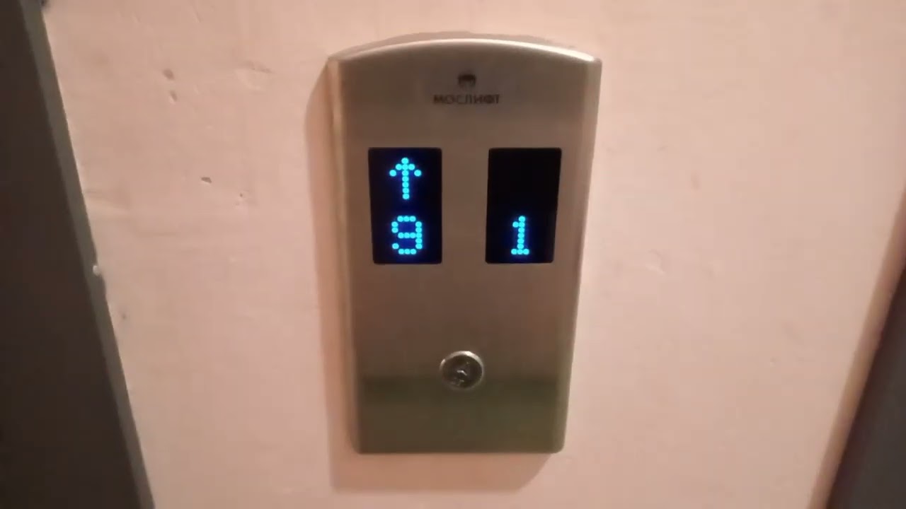 Лифты в одном доме @ Братеевская ул., 16к6, Братеево, Москва, Россия