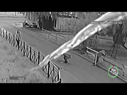 Смурфики оборвали кабель.