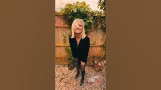Dolly Bird 💃🏻 Know This Mature Woman Over 50 Bio, Wiki, and Facts NOW!