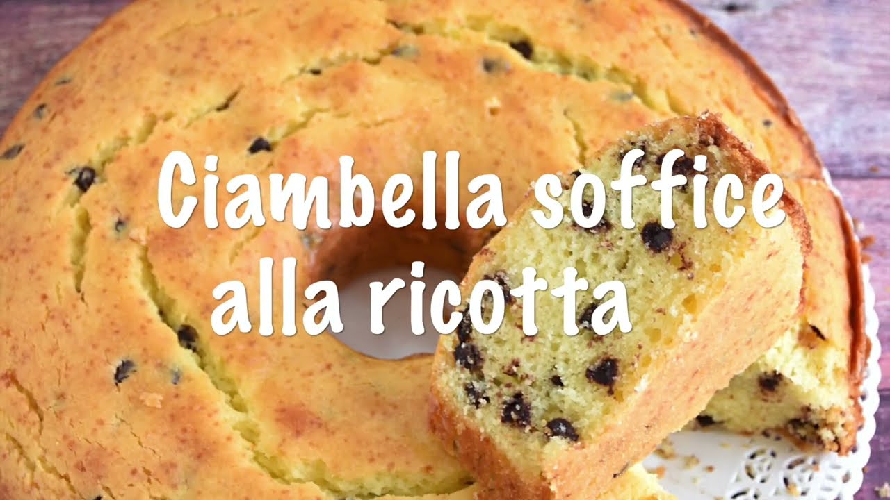 Ciambellone alla ricotta con gocce di cioccolato: ricetta facile del dolce soffice per colazione