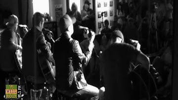 Theory of a Deadman - Bitch Came Back (acoustic, w/ interview)