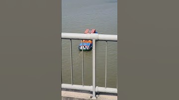 trên cầu Rạch miễu tiền Giang nhìn xuống con sông tiền