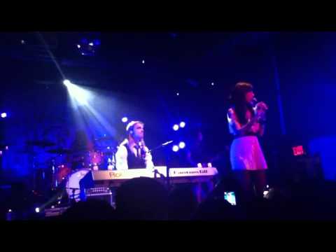 Christina Perri - Lonely LIVE in NYC 8-2-2011