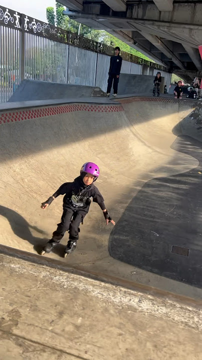 Jatuh!! Di skatepark   Mama marah klo aku latihan sepatu roda aggresive inline gak pake helm