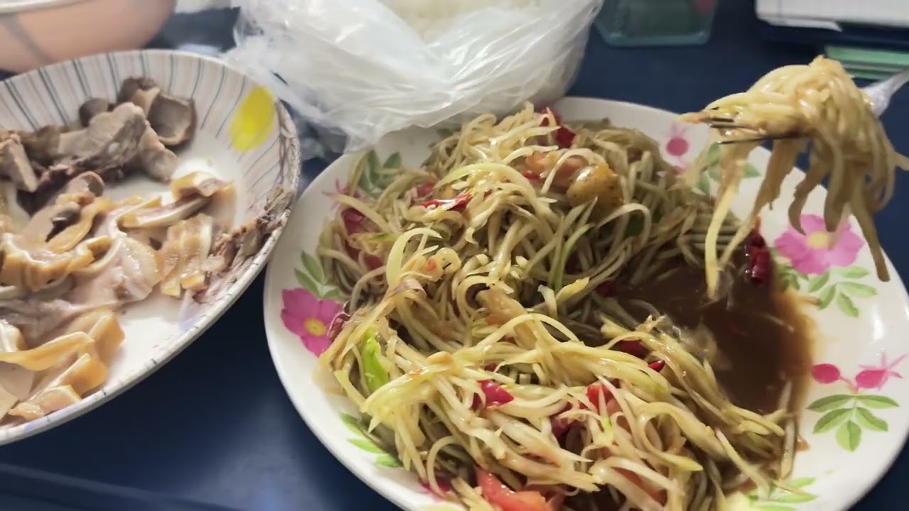 ส้มตำ หูหมูหนึ่ง #ตื่นมาเซ