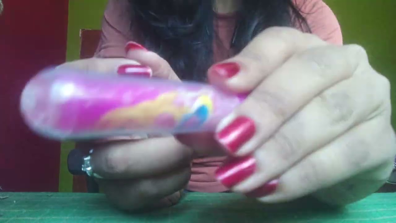 “Crunchy lipstick ASMR for your late-night scroll 🌙🎧”#ASMRRO eating lipstick 