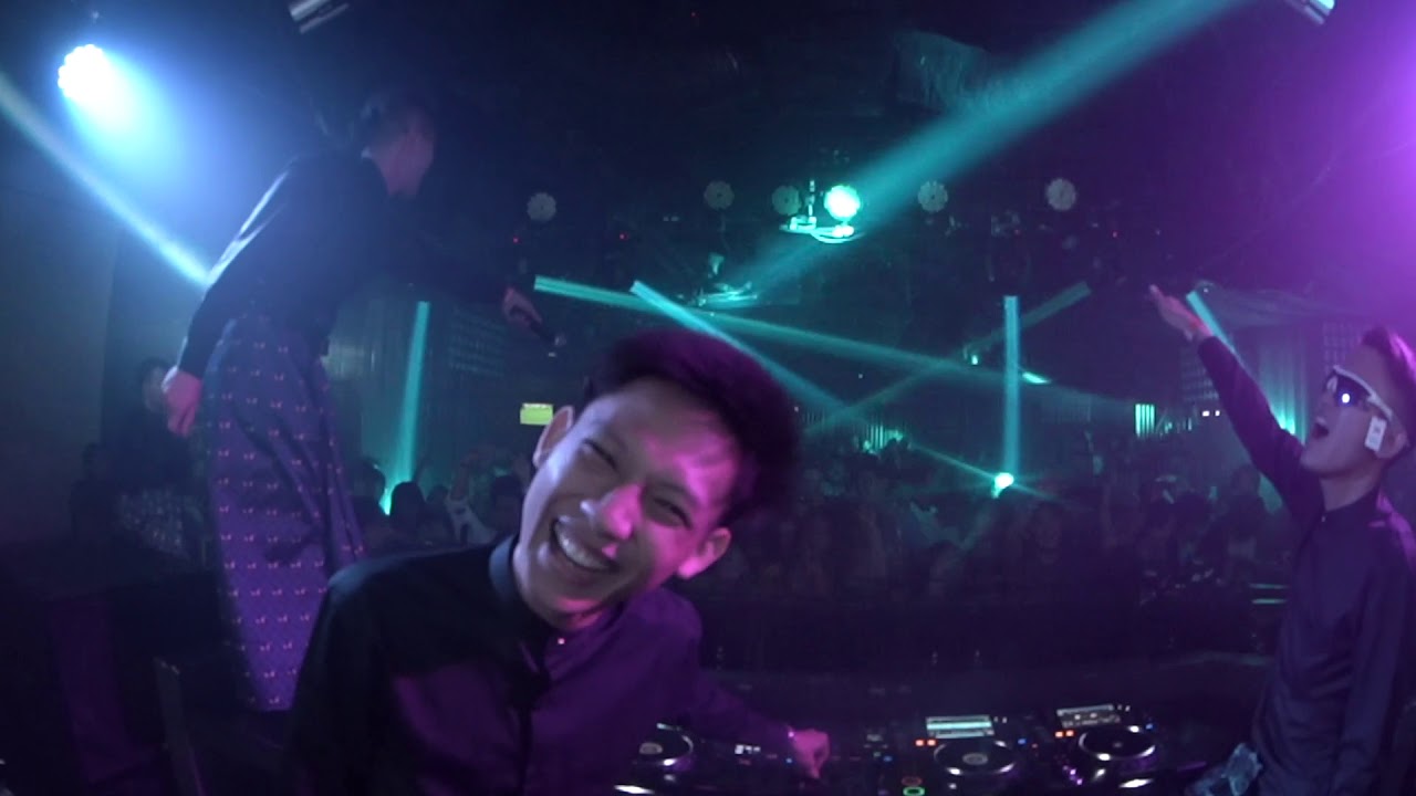 AKON - Right Now mashed up with LICK - Blood Rave - YouTube