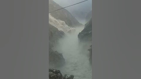 Exclusive Heavy Landsliding Video of Gilgit Skardu Road