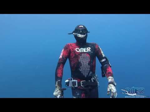 Red Stone - Watersuit - Mute | Omer - Red disappearing in -15m underwater