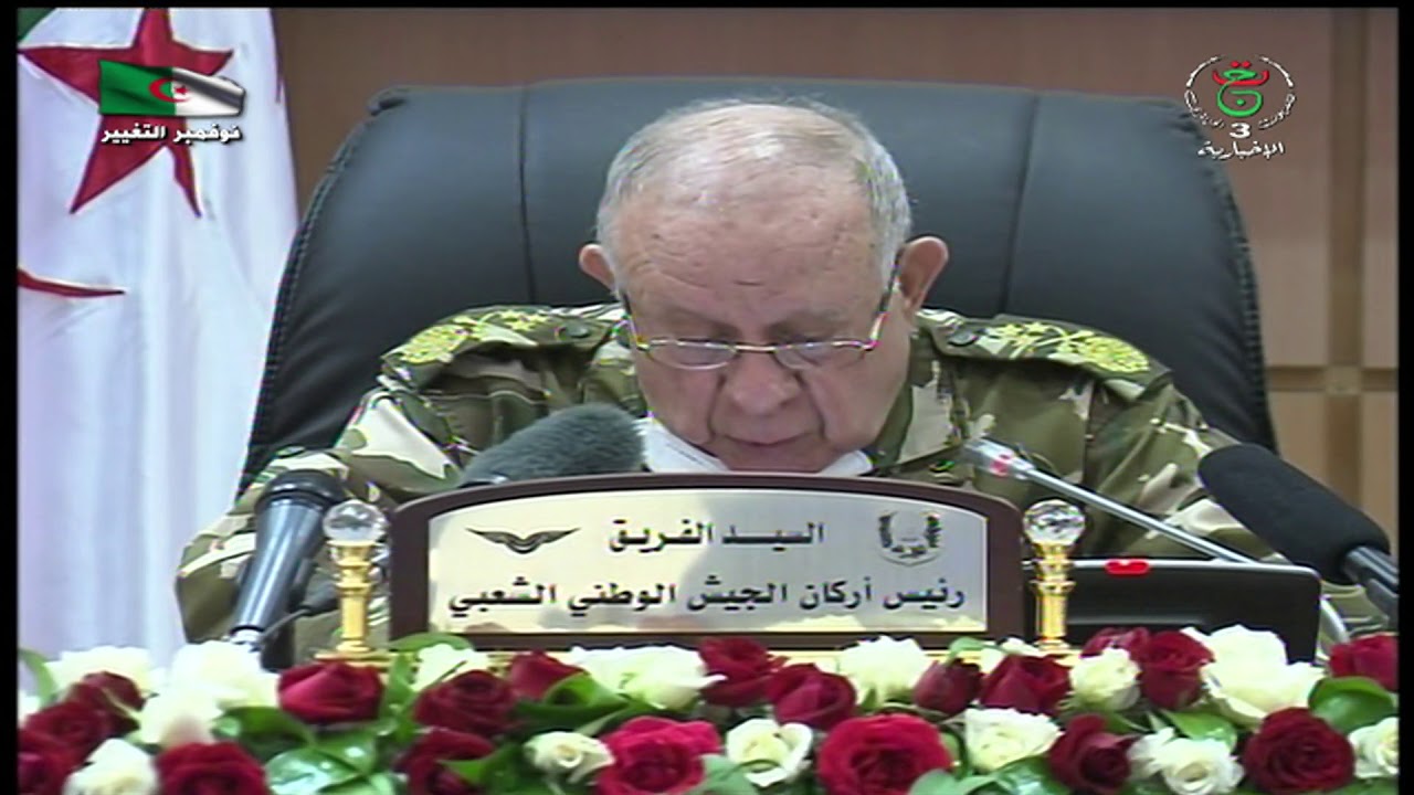 الفريق السعيد شنقريحة في زيارة عمل وتفتيش لمقر قيادة القوات الجوية