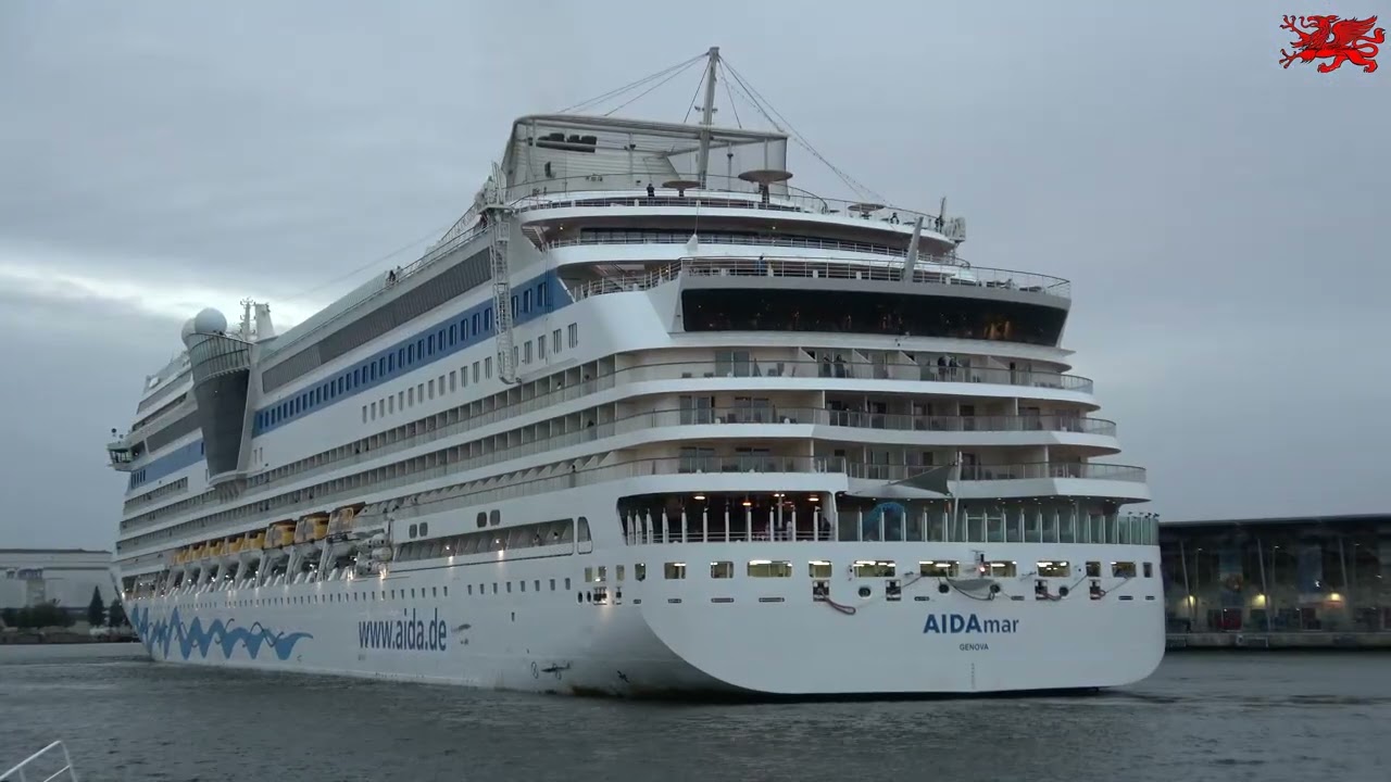 19.09.2026 Warnemünde: Das Kreuzfahrtschiff AIDAmar lief um 6:50 Uhr am Molenfeuer ein.