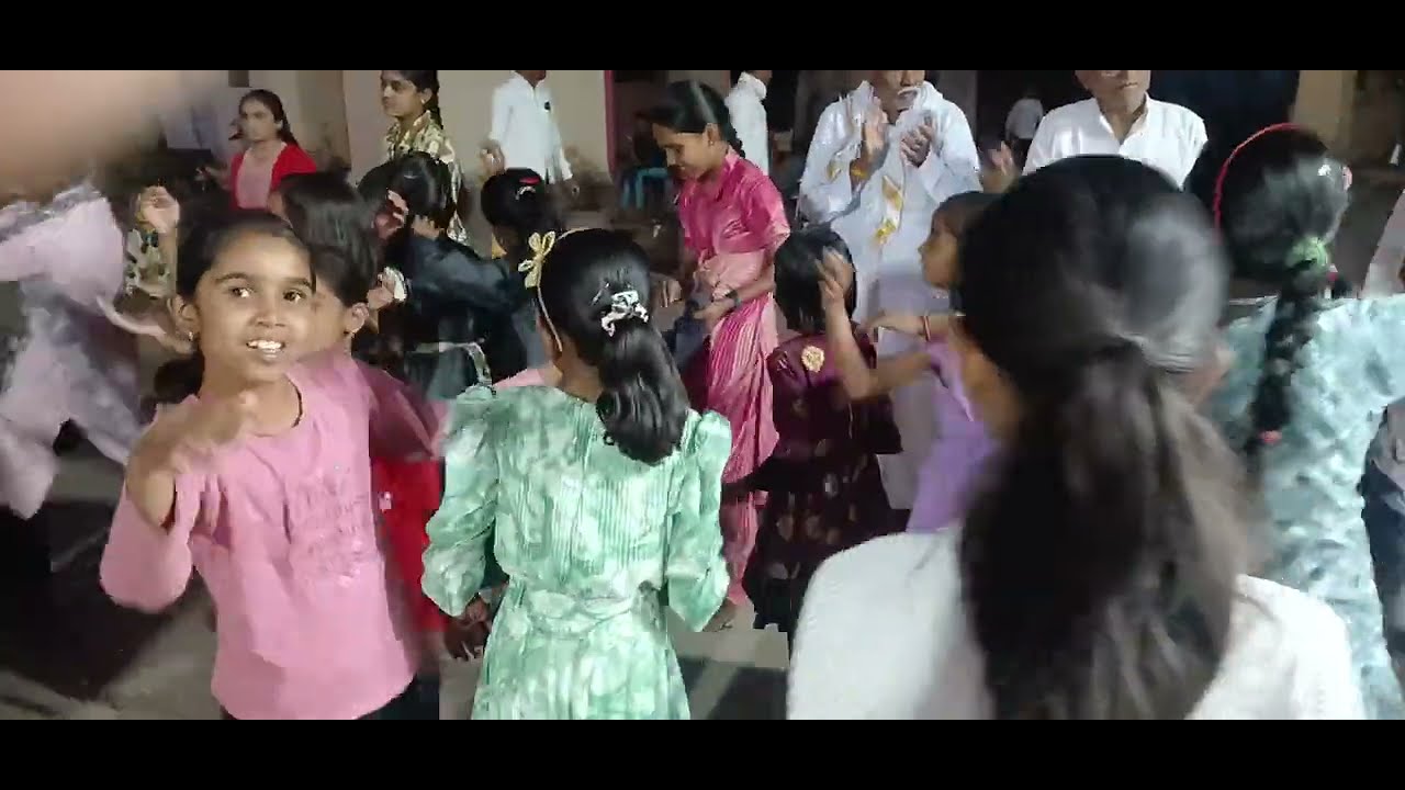 असा कसा देवाचा देव लंगडा ग / मोगरा फुलला मोगरा फुलला / पांडुरंग येई हो पांडुरंग येई.