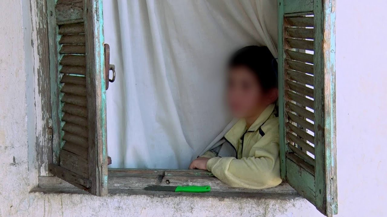 bila kinaa | عائلات تونسية على الحدود الجزائرية فقر و دمار في العراء و الحفاء