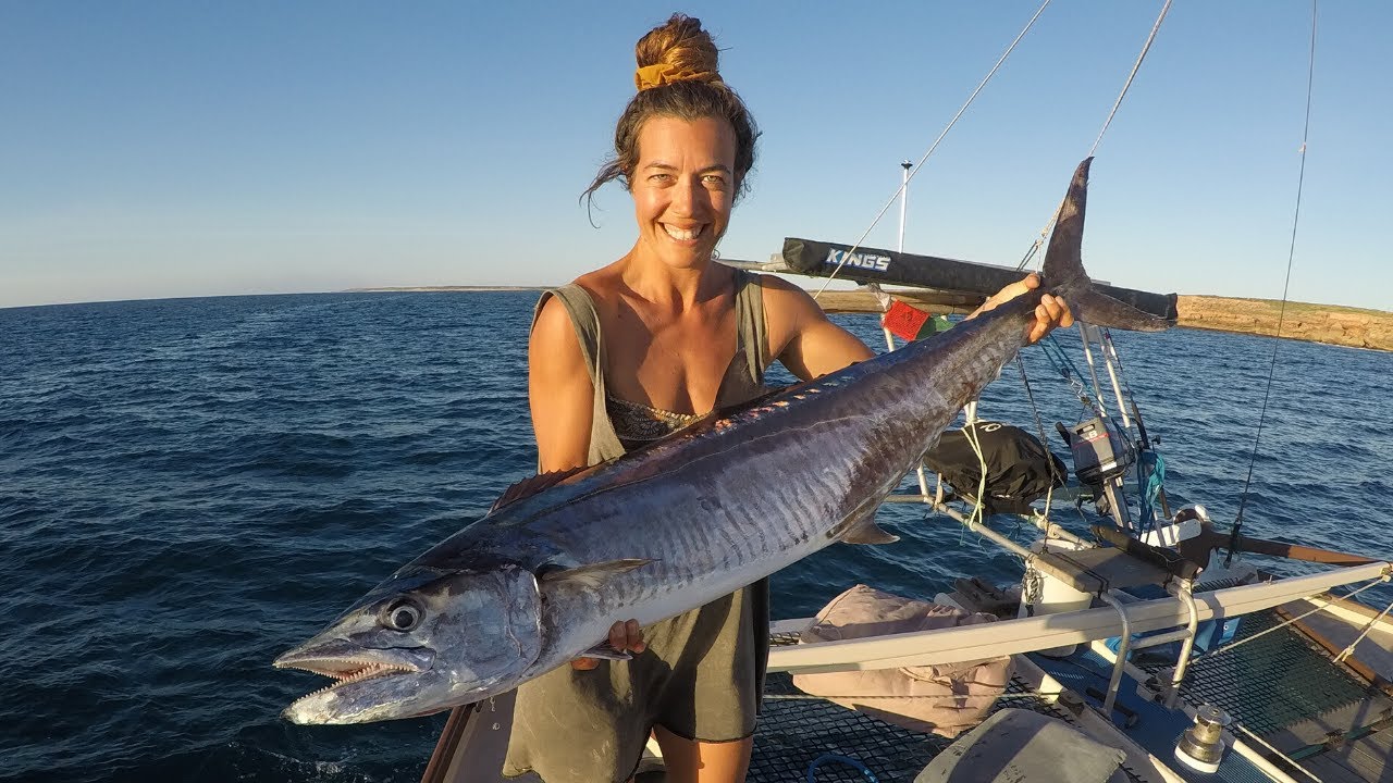 GIRLS CAN CATCH BIG FISH! Sailing Tangaroa