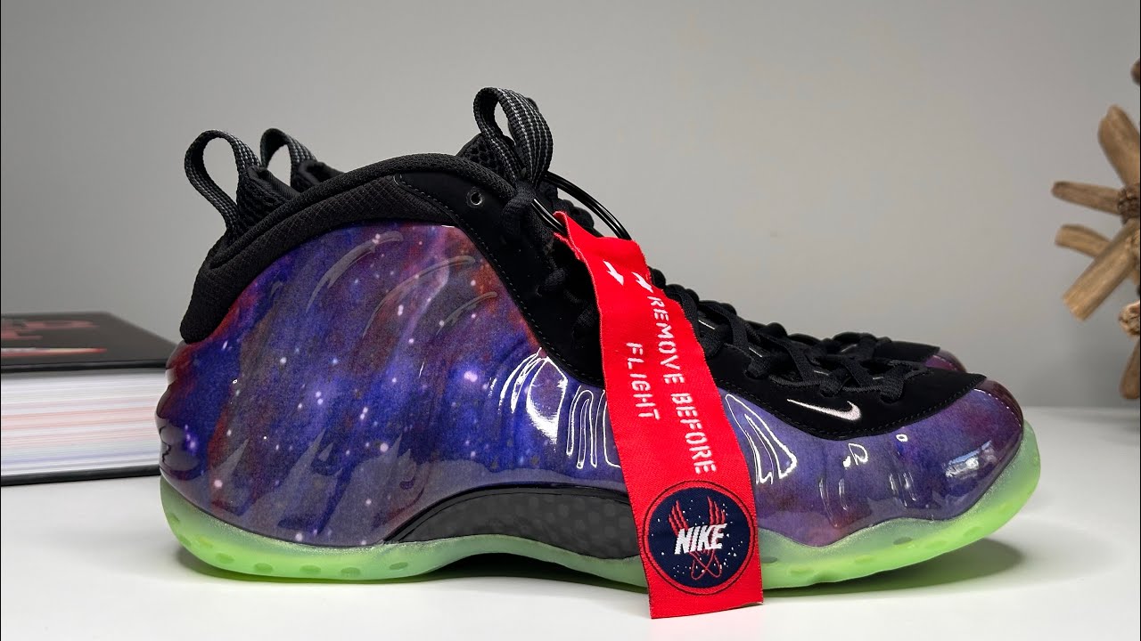 ejemplo Anfibio postre NIKE AIR FOAMPOSITE GALAXY RESURRECTED! **WITH ON FOOT** - YouTube