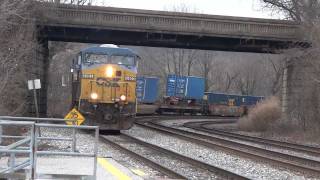 CSX 5403, 5226, & 7896 Pull Intermodal Train