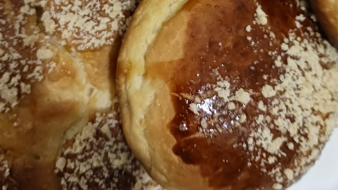 Des petits pains au lait fourrés à la confiture de cassis et trois agrumes. 