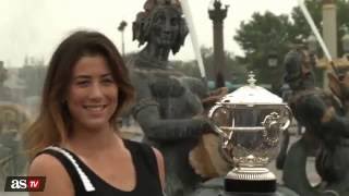Garbiñe Muguruza posa con el trofeo en París: "Tardaré en asimilarlo"