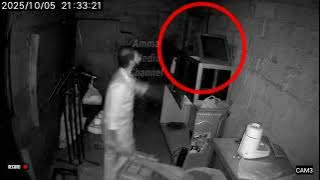 #trending #horror A real miracle video of a sudden appearance of a ghost while cleaning the room.