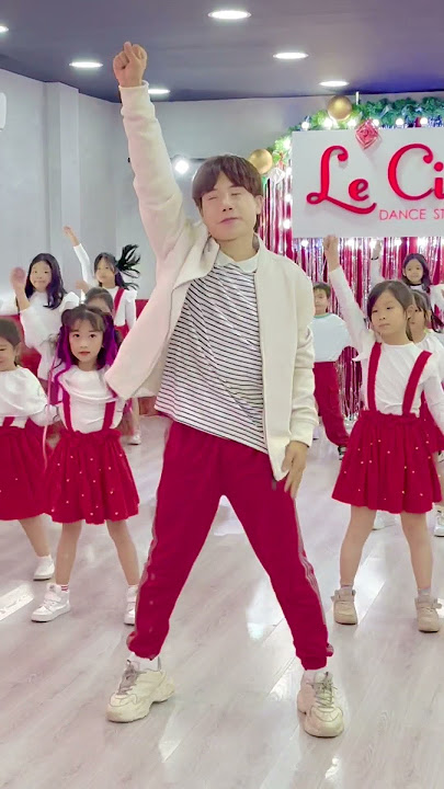 Feliz Navidad - Lớp Kid Dance thầy Huy | Nhảy Giáng Sinh - Christmas Dance | Follow Me