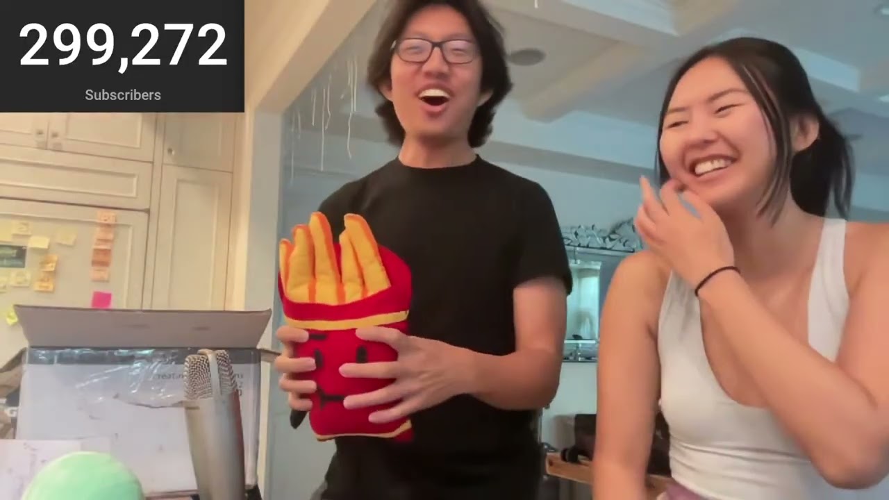 Unboxing fanmail from BFDIxII tour, featuring @sonderingemily  (almost 300K?)