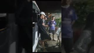 Severo Lopes ao vivo mete o pé na bunda dele
