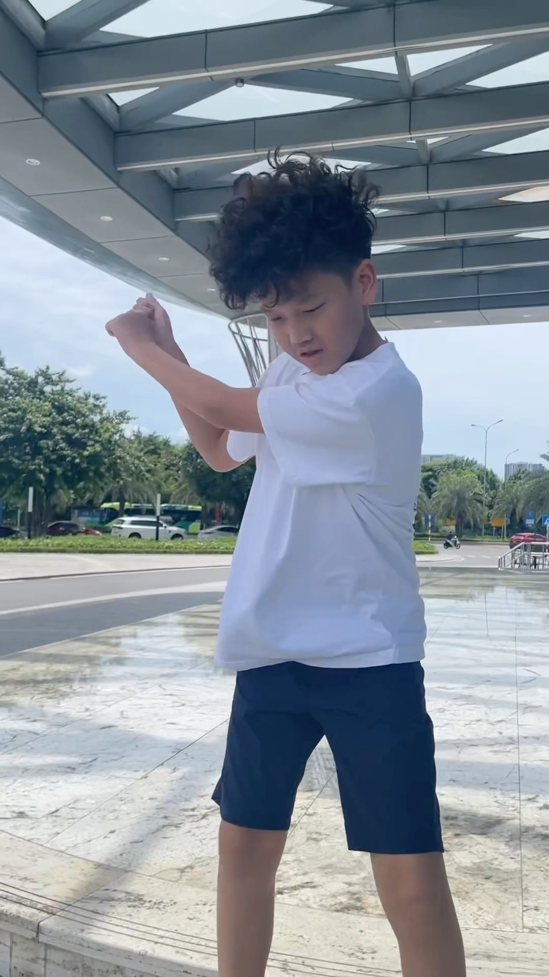 (Golf familyVN) cậu bé có mái tóc xoăn với cú đánh fullswing ?#golf #shorts