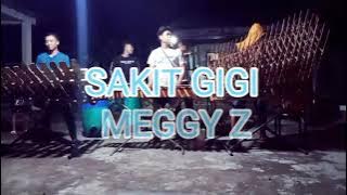 SAKIT GIGI ... COVER VERSI ANGKLUNG MAREDO . JANGAN LUPA PAKE HEADSET!!!!! MANTOPP!!!