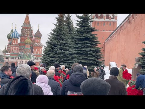 Видео: Как мы пробирались к могиле Сталина и Гагарина у Кремлёвской стены  / Красная площадь 5 марта 2024