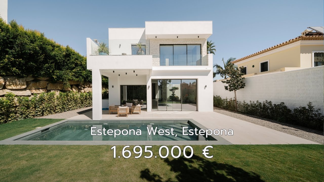 Contemporary villa with panoramic sea views in Estepona | 1.695.000 €