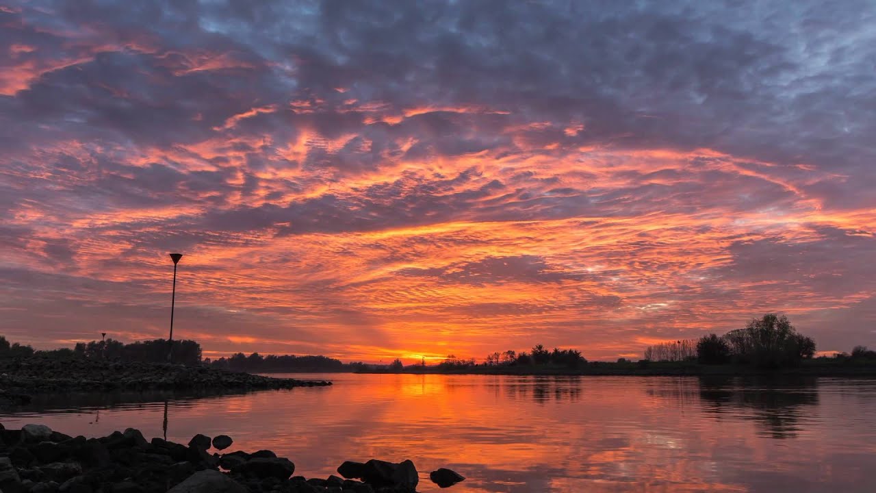 Timelapse golden sunset IJssel Wijhe