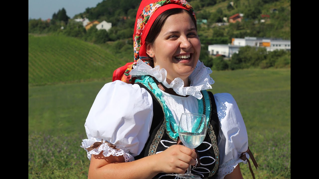 Das Anziehen einer mährischen Tracht/Oblékání moravského kroje - Silvesterbegegnung 2020