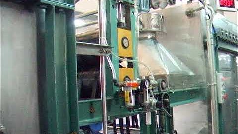 Continuous dyeing machine for nylon tape