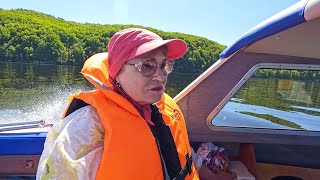 видео: ТЁЩА хотела выпрыгнуть из КАТЕРА! Проверка всех узлов и ходовых качеств лодки на воде картинка: ТЁЩА хотела выпрыгнуть из КАТЕРА! Проверка всех узлов и ходовых качеств лодки на воде