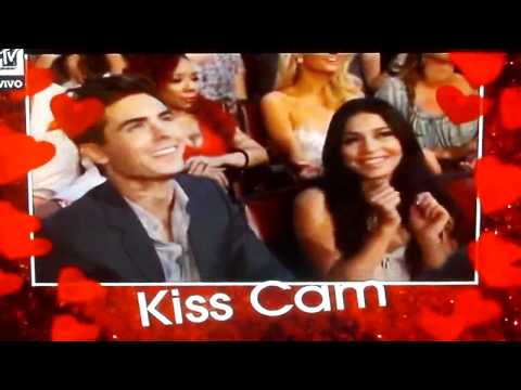 Zac Efron & Vanessa Hudgens - MTV Movie Awards 2010 (Kiss Cam)