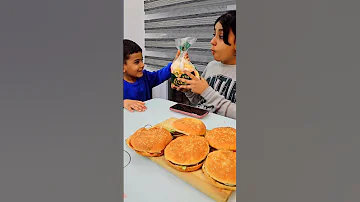 هيلين بائعة برغر 