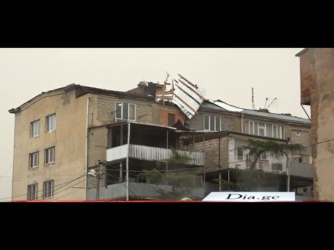 უამინდობა გორში - ძლიერმა ქარმა საცხოვრებელ კორპუსებს სახურავი გადახადა 12.04.2022