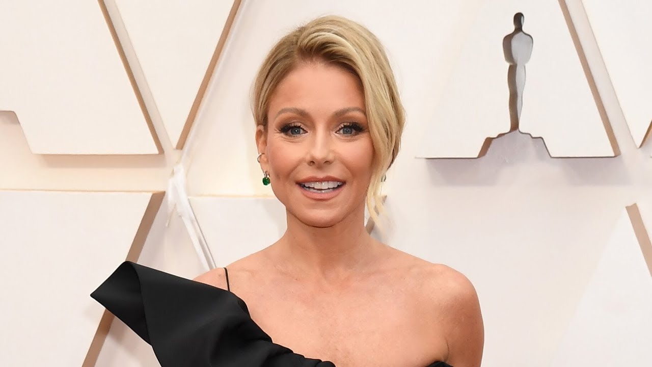 Oscars 2020: Kelly Ripa stuns in black gown, pokes fun at past red ...