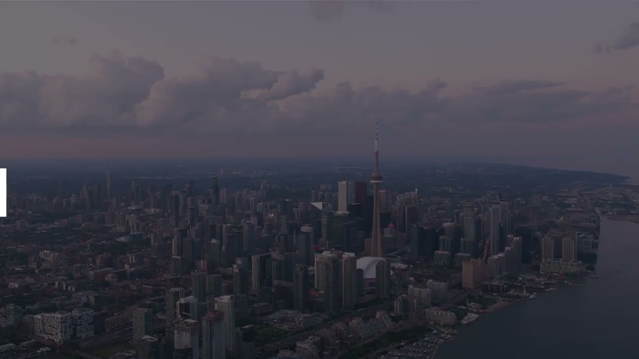 Vista aérea del skyline de Toronto al atardecer, del video corporativo para CBRE