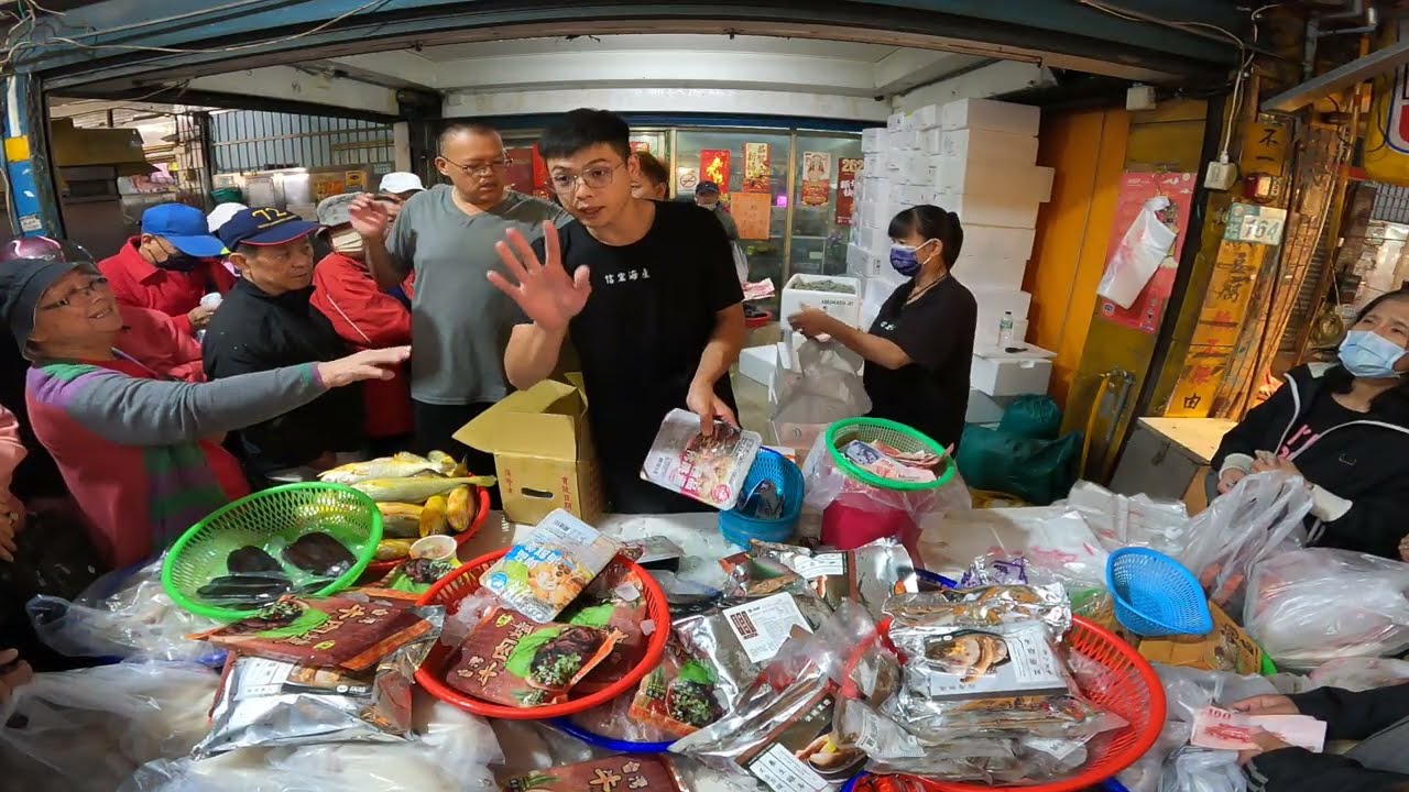 看看這完全不間斷的瘋狂買氣 #中彰海王子 #土城 #海鮮叫賣 #海鮮拍賣