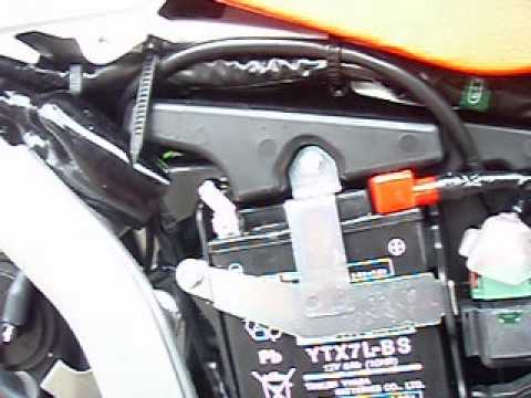 Crf250l Crf 250 L Battery Removal Honda Hawaii Dual Sport Adventure Bike Part 1 Youtube