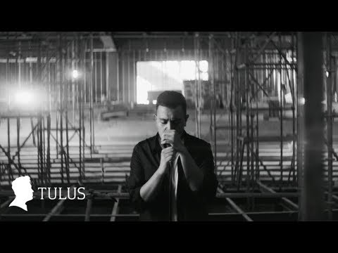 tulus---langit-abu-abu-(official-music-video)