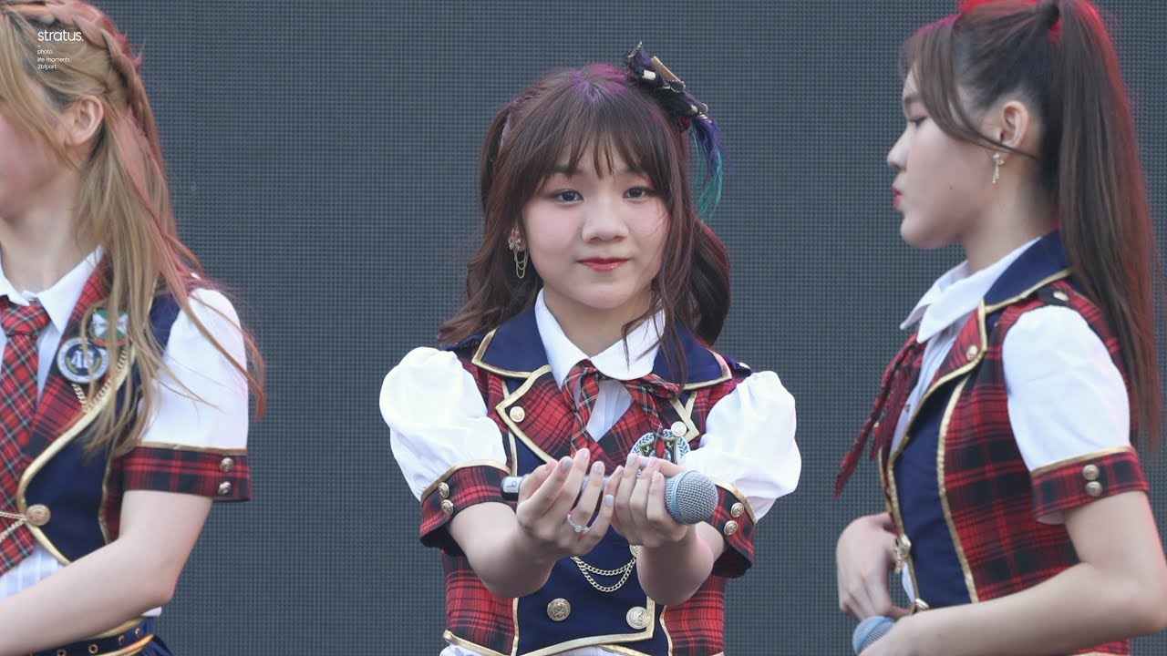 [Focus Cam 4K60p] 230226 Monet BNK48 - Iiwake Maybe @ CU Centenary Park [First Performance]