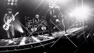 Korn Rotting in Vain (live music video)