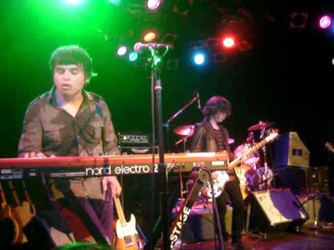 Los Bunkers - Llueve sobre la Ciudad  [4]